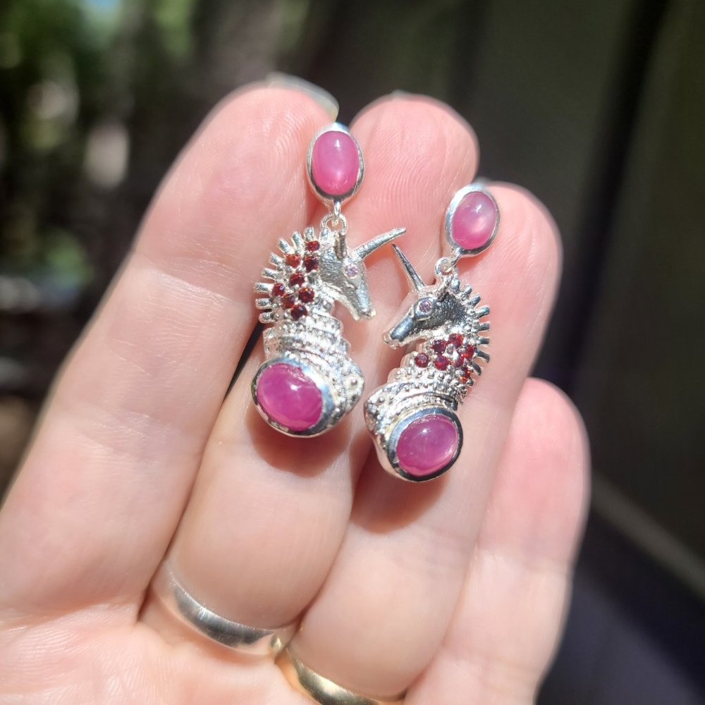Star Ruby & garnet sterling unicorn 🦄 earrings - Picture 5 of 7